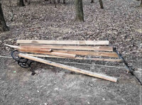 вандалы разломали скамейку