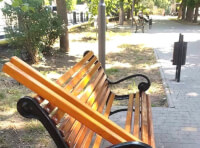 отремонтированная скамейка