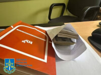 В Одеській області викрили працівника міграційної служби, який зловживав службовим становищем_1