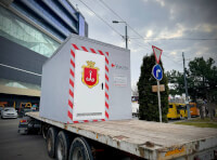 На кінцевій зупинці 5-го трамваю встановили перше мобільне укриття