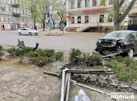 Поліцейські встановлюють обставини ДТП