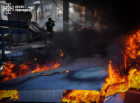 Рятувальники ліквідують пожежу, що виникла внаслідок обстрілу Одещини_3