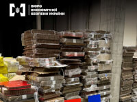 Детективи БЕБ України викрили масштабне підпільне виробництво взуття та одягу_1