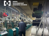 Детективи БЕБ України викрили масштабне підпільне виробництво взуття та одягу_2