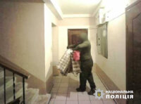 Поліцейські затримали двох жителів Дніпропетровщини за спробу підпалити три квартири в Одесі_2