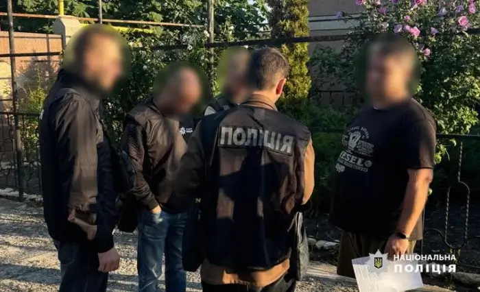 Одеські поліцейські заблокували нелегальний канал виїзду чоловіків призовного віку