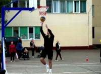 обновленная баскетбольная площадка