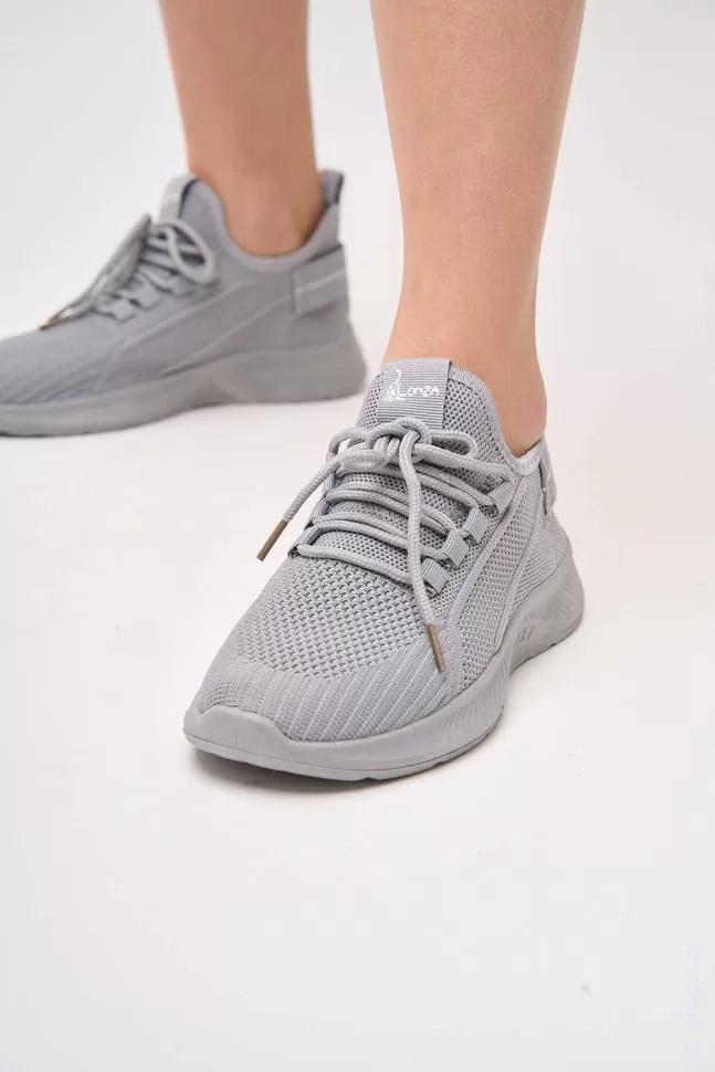 женские кроссовки