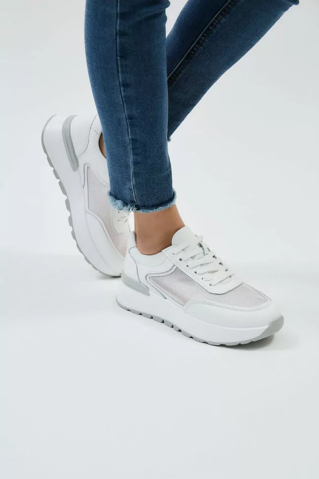 женские кроссовки