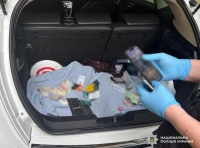 вещи в багажнике