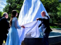 скульптура Михаила Ревы «Корабль Земли»