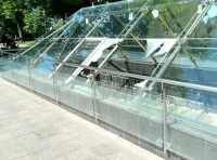 вандалы разбили купол на саркофаге (2)