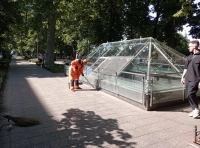 вандалы разбили купол на саркофаге (5)