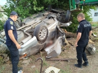 Пьяный водитель на Lexus врезался в дерево