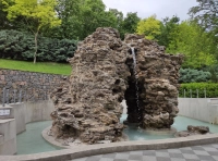 грот в Стамбульском парке -1