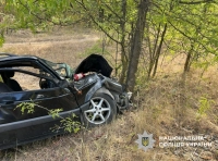 автомобиль врезался в дерево