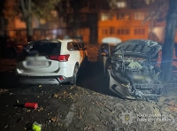 сгоревшие автомобиль на Космонавтов