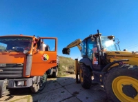 коммунальщики очищают дренажные каналы