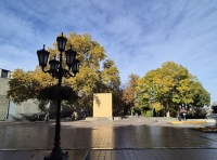 памятник Пушкину закрыли коробом