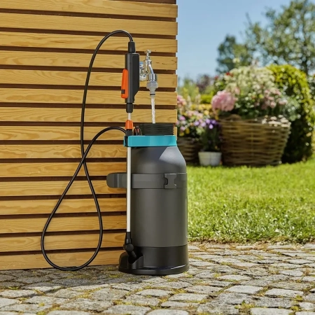 Садовий обприскувач на ділянці