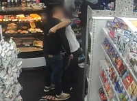 обнимал и обворовывал